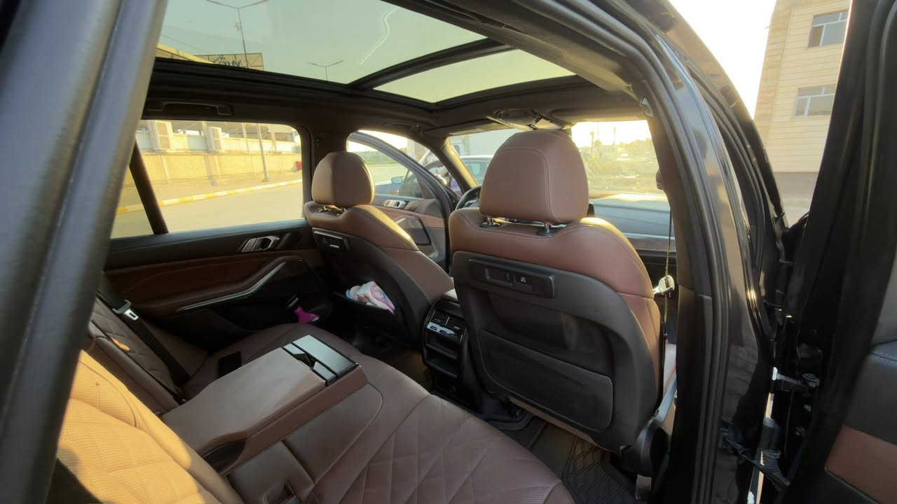 Bmw X5 للبيع
موديل 2023 

ماشيه 26 الف فقط 

رقم بغداد دولي باسمي تحويل ثاني يوم

3 انظمة قيادة (هابرد , بانزين, كهرباء)

السياره فول مواصفات بانوراما جكات وتحكمات ونقطه عمياء وكاميرا 360 درجة تدفئة كشنات وستيرن وهواي مواصفات 

السياره مسويلها تبديل دهن وفلاتر قبل 2000 كيلو تقريباً ومسويلها نانو سيراميك قبل شهر 

والسياره كامله مابيها ولا شخط ولا اي نقص 

حادثها بسيط كلش بالجنطه الخلفيه بدون ايرباك ولا شواصي وصورة الحادث موجوده بالصور 

السعر 440 

اي استفسار 

*********** 

مكان السياره الكوت
