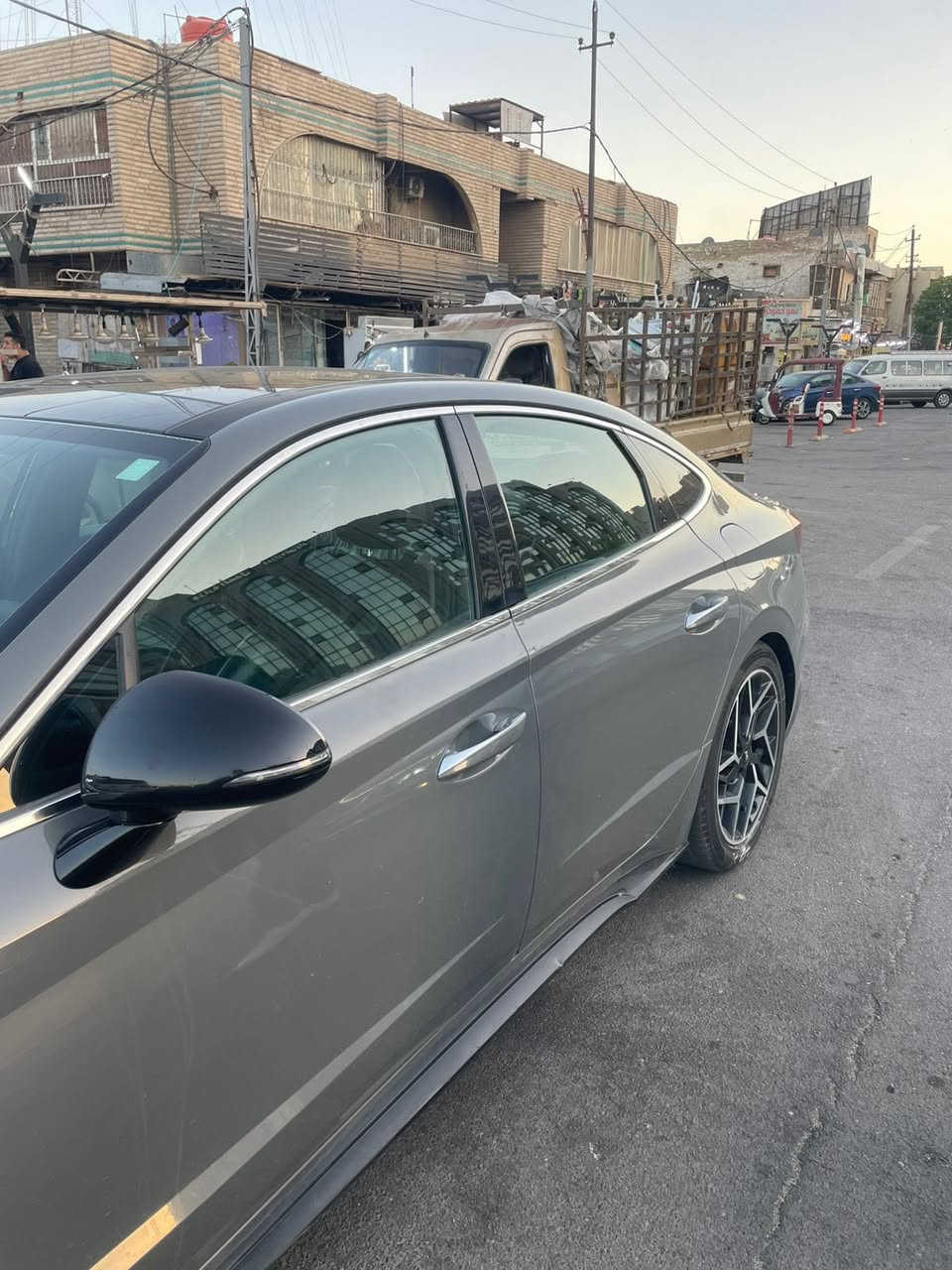 هيونداي سوناتا أن لاين (N Line) امريكي
المحرك: 2,500 تيربو 290hp 
سنة الصنع: 2021
الممشى:7400 ميل
اللون : أسمنتي 
المواصفات: اعلى فئة Nline
- فتحة سقف بانوراما
- حساسات
- رادار جانبي ، رادار امامي ، رادارات جانبية
- نقاط عمياء
- قيادة آلية ، محدد سرعة ، تحديد الخروج عن المسار
- 4 وضعيات قيادة
- شفتات بالستيرن
- تشغيل عن بعد
- اوتو هولد
- سايد بريك بصمة
- كامرة خلفية دوارة
- مقاعد كهربائية ، كنتارا وجلد بختم N line
- تدفئة و تبريد قطعتين
- شحن لاسلكي
- سستم صوت Bose
- ابل كار بلي و اندرويد اوتو

 اللوحة: رقم بغداد معوقين سنتين تصير حرة
صاحب السيارة موجود   
مكان السيارة: بغداد  
السعر: 148
 الرقم:  ***********
