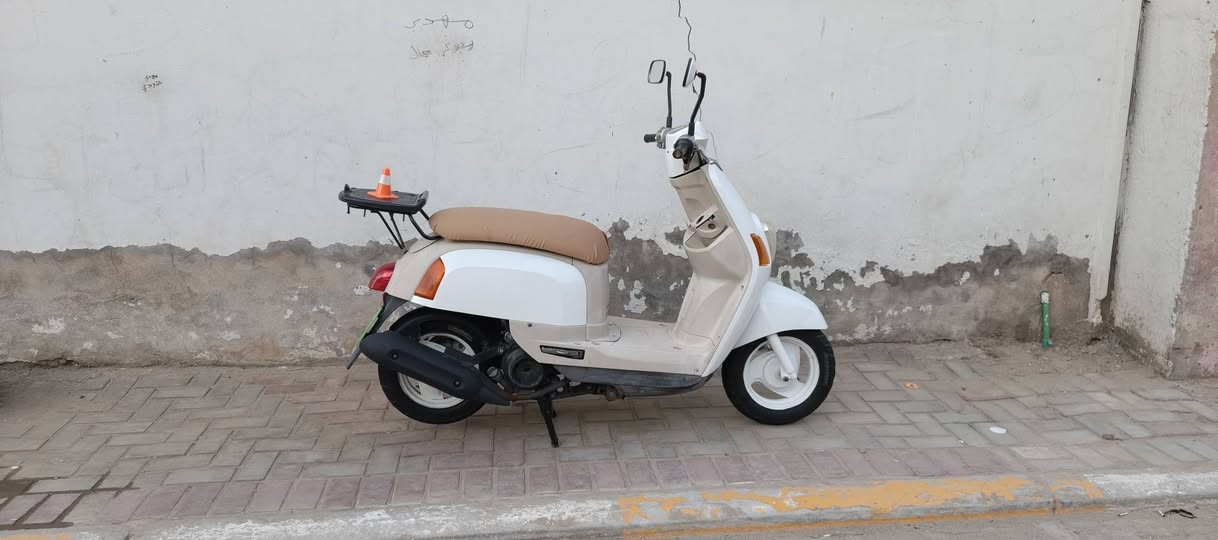 السلام عليكم
ماكس بوليسي للبيع السعر ٤٧٥ الف 
داخل كريمي 
مكينه مفتوحة
ناعمه خرسه شرط 
نكره سلف بكل وقت  هندر شغال
كلج امامي رياضي 
خرز رياضي
كلج خلفي جديد 
قايش كلجات رياضي توبو 
كهربائيات شغالة 
عالي زنون
ناصي اصفر 
اشاير  شغاله 
نواقص هورن وبريك امامي وقبق بانزين فقط 
العنوان الديوانية حي الفرات شارع التجاوز مقابل عماره حمورابي
***********
