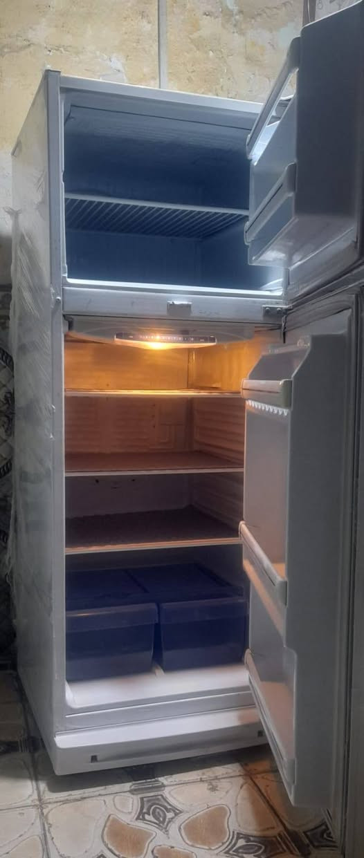 ثلاجه كونكورد 12 قدم نظيفه جدا السعر200 الاتصال *********** بصره حيانيه
