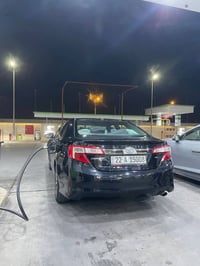 كامري ٢٠١٥ خليجي  مشي 228000 ثلاث  قطع صبغ  موصفات  ١- حساسات  ٢-كامره...