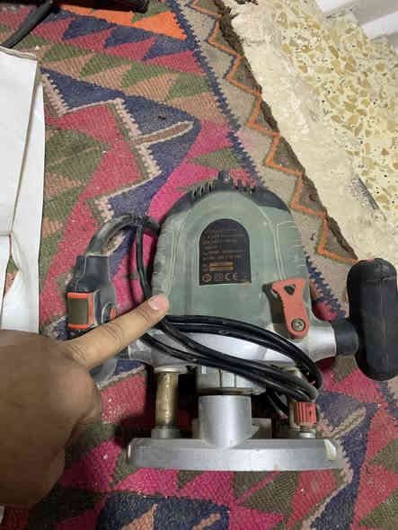 السلام عليكم غراض للبيع نجاريه وحداديه 
كمبريسر كوسره ثابته منشار يدوي ريبون وبلانيات وفريزه مكينه لحيم العنوان بغداد الدوره *********** وتساب موجود
