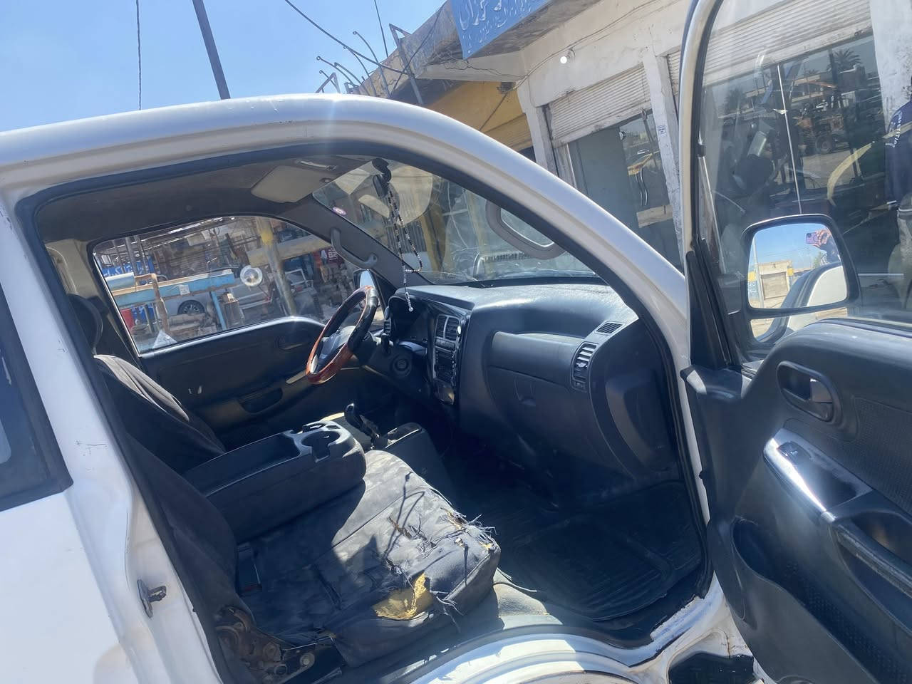 السلام عليكم شباب عندي كيه عموشه 2011 السياره مكفوله من الصبغ بس البنيد مصبوغ وحلوه بدون خياس وقم سليمانيه سنويه صاقطه ورقم قديم وطلوبه 10 ورقات ينقطعن من السعر وتحويل اشوكت ميعجبك راعيه بكلر هـ*********** هـ***********
