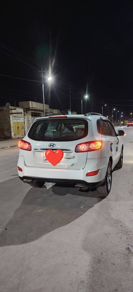 سلام عليكم شباب سياره سنتافي 2012 بدون كصه بيه صبغ فقط بل جاملغ الخلفي الوره صدر سياره نضيفه تادفه تبريد ثلج كشن كهربائي مري شفط سبعه راكب تبريد 3 قطع شغال حداديه 80％ طخم تاير كير مكينه بل جيس كهربائيات كله شغاله ما تصرف عليه ربع سعر 80 وبيه مجال العماره ***********
