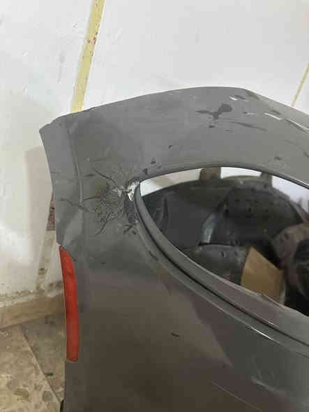 السلام عليكم دعاميه جارجر اصليه مال سياره 18 بيهة تعديل فايبر وزلوغ خفيفه صفحة اليمنه عوزهة بس مساكة
قيم واخذ 
***********
