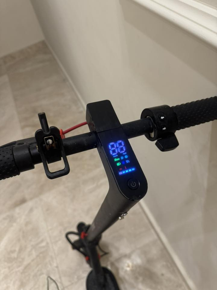 السلام عليكم سكوتر للبيع السعر 200الف 
للاستفسار ***********
