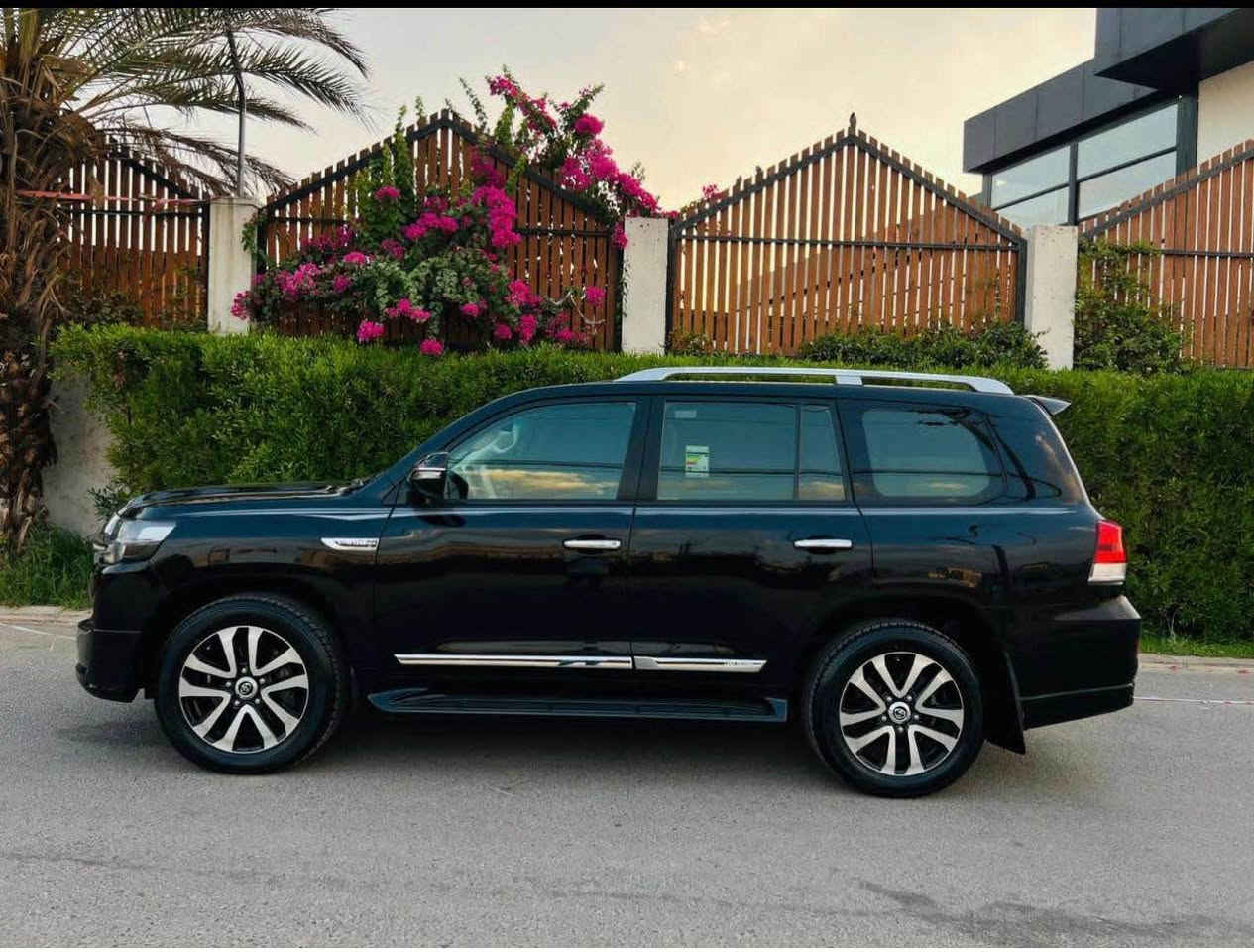 السلام عليكم من رخصه الادمن مكلف بالنشر 

GX.R    V8 
عداد المسافه 104 الف كيلو 
فول مواصفات 1/1 
لون أســـود كفاله عامه مغلف PPF كامل 
1-فتحه
2-بصمه
3-كراسي كهرباء 
4-كشنات جلد 
5-شاشات 3 
6-حساس خلفي امامي 
7-جنطه كهربائي جكات 
8-تحكم ستيرن جهتين 
9-مري شفط 
10-تشغيل عن بعد 
11-اشاير ترحيب 
12-ايرباك عدد 8 
13-طفايه
14-ثلاجه
15-لايت زنون كشافات 
16-كروز سرعه 
17-ويل كب كروم حجم 20 
18-ميموري 
19- بصمات عدد 2 
20-شاشه ليزريه 
21-دشبول لكزز واشاره لكزز 
22- دوسه ليزريه علامه لاند كروز 

مواصفات هواي ومعروفه مواصفات اللاند 
مكان السياره البصره 
السعر 540 

مكلف بالنشر هذا رقم راعيها 
للأستفسار   *********** البصرة, العراق
