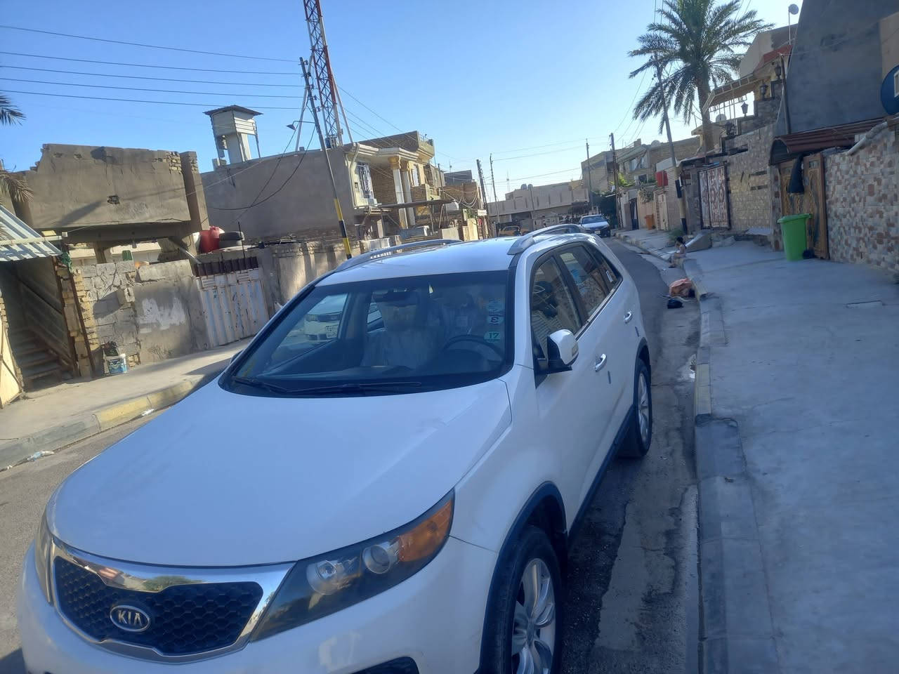 سورنتو خليجي موديل 2012اللون ابيض رقم سليمانيه 7راكب 3قطع تبريد جديد مكينة دوش جيده تحكمات استيرن  بصمة تشغيل وبصمة ابواب مري شفط+اشاير مري تخم تاير جيد جدا وهناك مواصفات اخرى السياره مال بيت عندي منذ 5سنوات على ايدي السياره للبيع او مراوس بسورنتو احدث مكان السياره في قضاء العزيزيه موبايل ***********//***********
