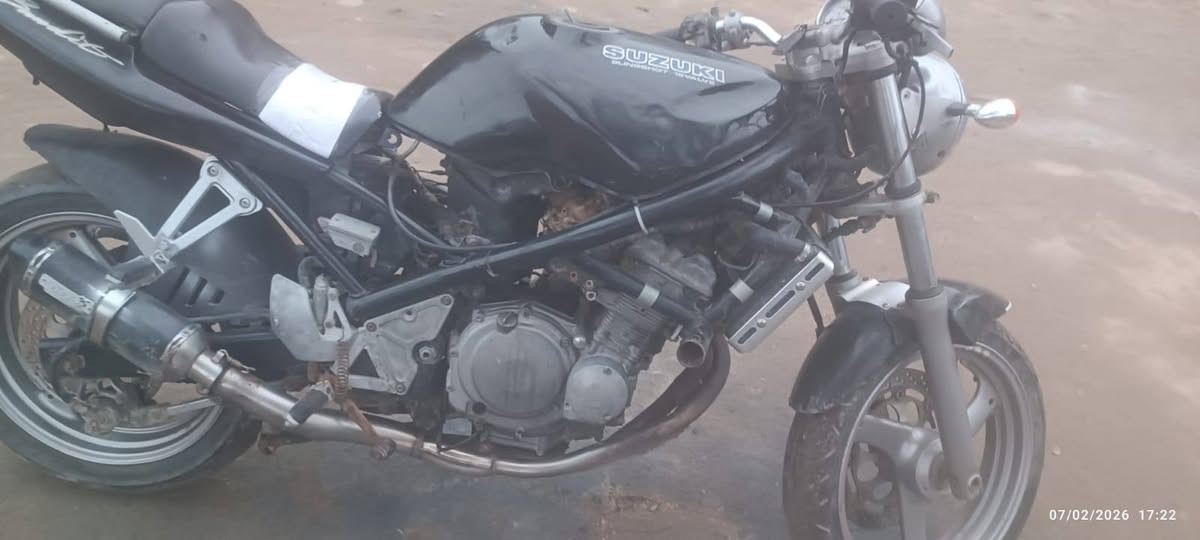 السلام عليكم بطع للبيع 2004 اوراق اصولي للبيع او مراوس بستوته الخاص. مفتوح وهاذه رقمي ***********
