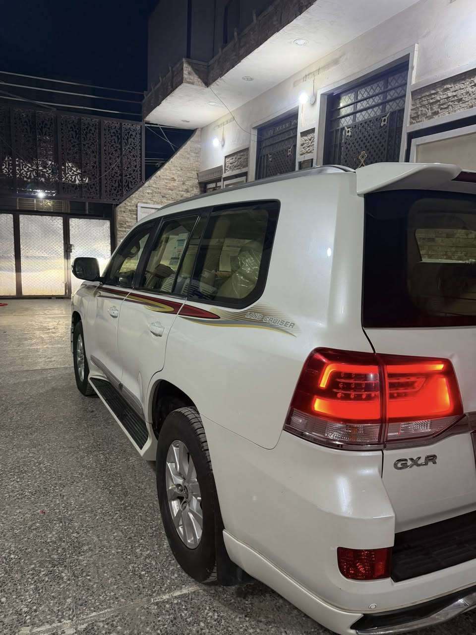 سلام عليكم
لاندكروز 2017  6 سلندر
رقم بغداد 
السياره بيهه ربع جاملغ امامي صبغ وبنيد مبدل بلادي بدون صبغ 
ايرباك الدشبول طاك فقط
مكان السيارة بغداد 
رقم الهاتف ***********
