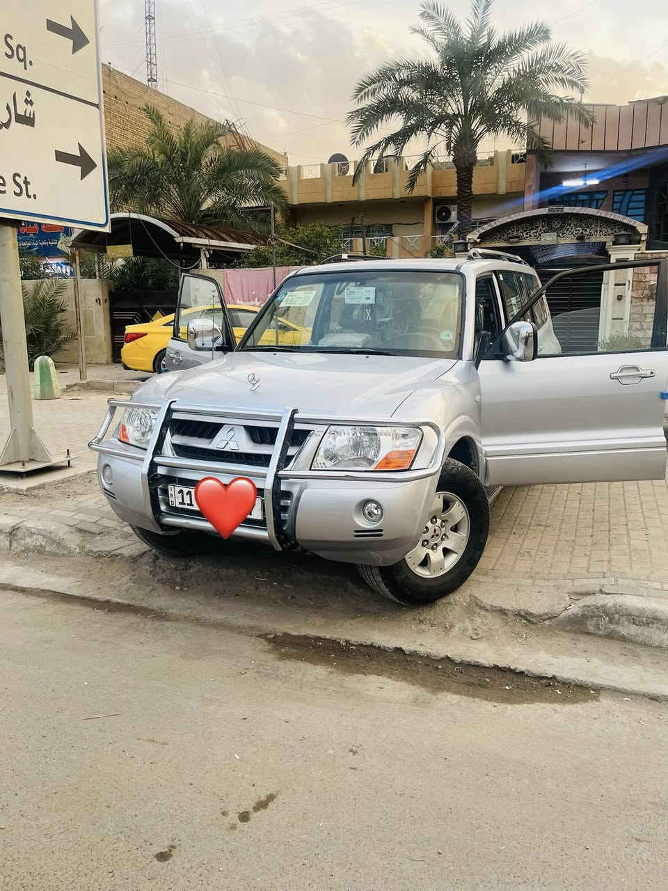 السلام عليكم من رخصت الادمن باجيرو 2006 مكفوله كفاله عامه من الصبغ والضربه والبارد محرك 6 سلندر 3000 كير مكينه مكفولات تخم تاير جديد تدفأه تبريد 3 قطع 7 راكب السياره رقم بغداد غير متواجد على الفيس العنوان بغداد رقم الهاتف ***********
