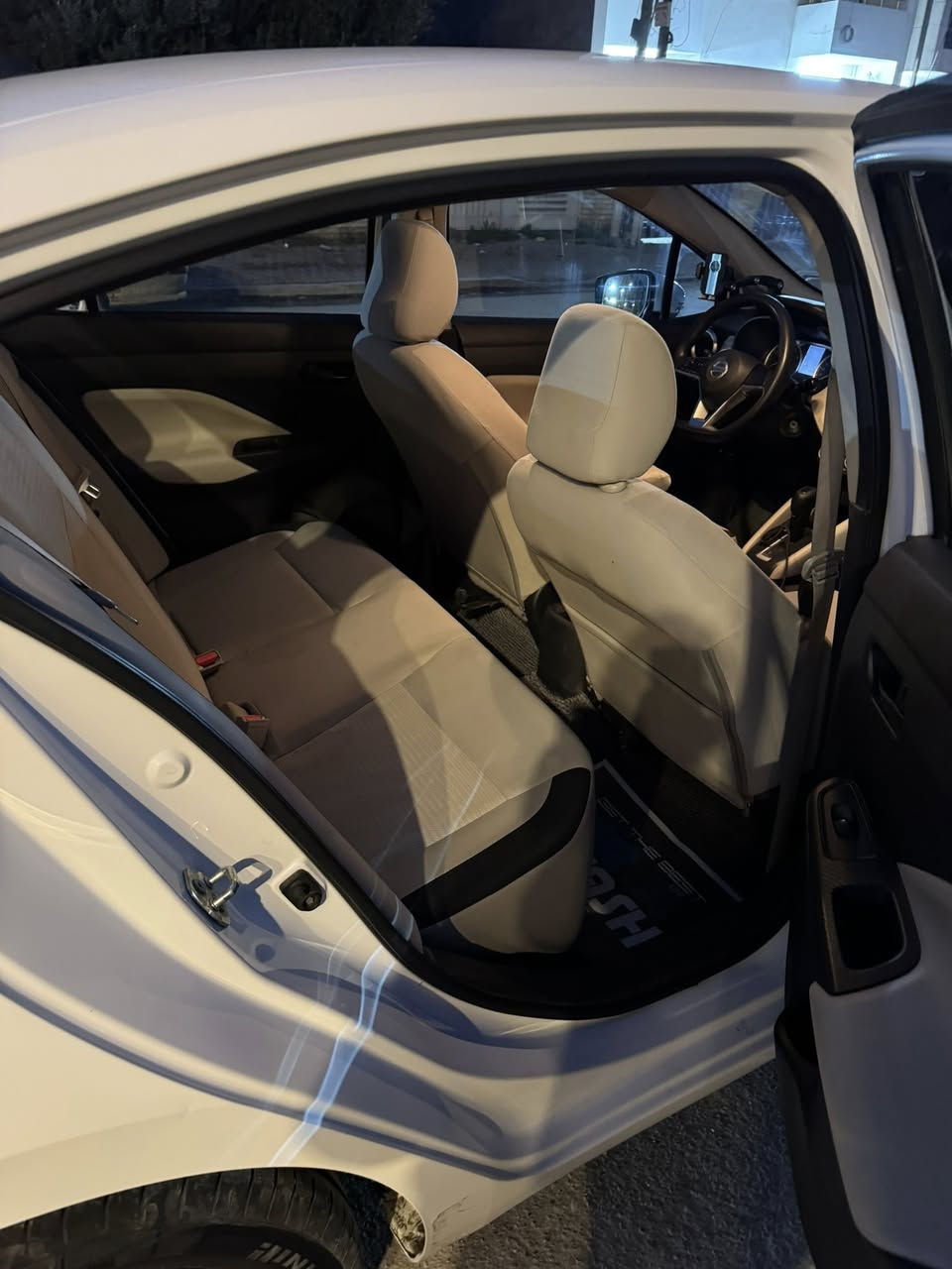 سلام عليكم نيسان سني موديل2020 مكفوله كفاله عامه سعر12500من الاخيرماشيه 60 الف عنواني بغداد السيديه***********
