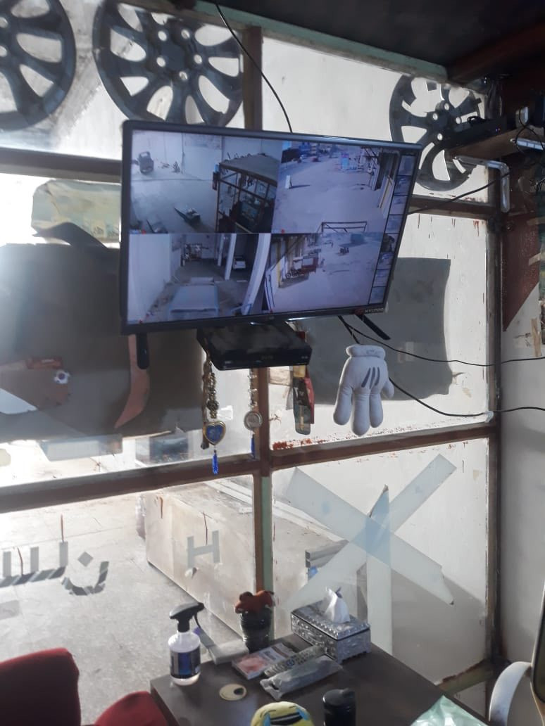 السلام عليكم مولدات ثنين شغالات للبيع اصليات تايگرسعرهن 150ثنينهن ميز مكتب ممستخدم جديد اشتريته قبل 5ايام 135رجليه حديد زائد مجراته 100قفل ومنضومه كامرات هي والديفي ار كاملات 200الف قبل 5ايام شادهن واوفيس حديد وجام قيم واخذ مكان بابل بسبب تصفيه الكراج ***********
