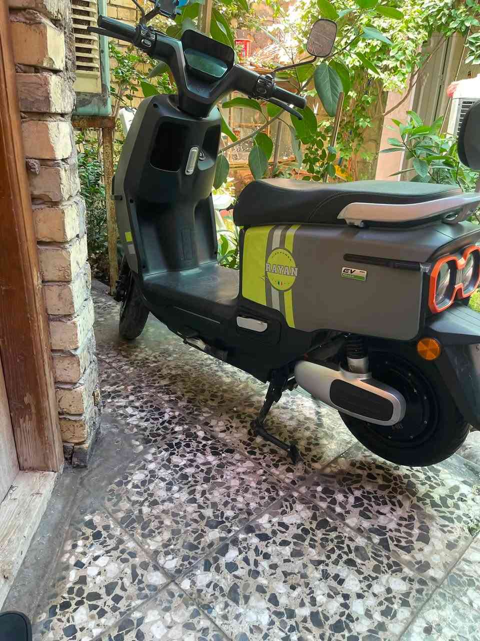 سلام عليكم دراجه شحن  النوع ريان أم عيون  السعر ٧٥٠  وبيه مجال  ***********
