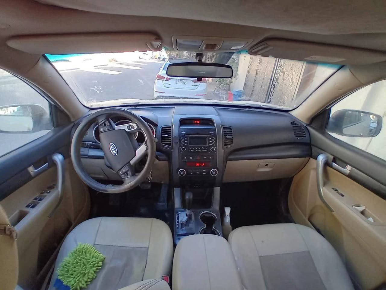 للبيع كيا سورنتو خليجي موديل 2011 رقم بغداد 
1-محرك سته سلندر 3500 
2-فتح سقف بانوراما 
3- 7 راكب 
4-  3 قطع تبريد 
5-مناخ منفصل 
6-كرسي كهرباء للسائق 
7-مثبت سرعه 
8-اشارات بالمرايا 
9-مرايا طي كهرباء 
10-تحكم ستيرن 
11-علامه ترحيب 
12-حساسات خلفيه 
13-حاكيه بلوتوث 
14-ماشية148
15-كشنات مخمل مغلفة دوشمة جلد
16-حادث جاملغ الخلفي جهه السكن وربع الباب الخلفي
17-ايرباكات سليمة
18-لايت زنون
19-سنوية تنتهي  2030
السعر 145...مكان السيارة كربلاء للاستفسار ***********
