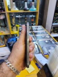 آيفون X • ٢٥٦ • بطارية ٨٠