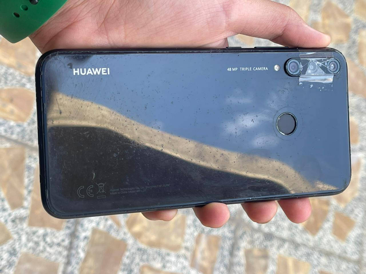 هواوي y7p ذاكره 64 اخو نضيف مبدل فقط شاشه بس لاصليه وكاله مالته واخذه لاي مكان وجامه مال كامره خلفيه أيضن مكسوره يبدلونه ب١٠الف عند أي ابو تليفون وياه كارتونته أيضن سعره بض١٠٠وبي مجال قليل***********
