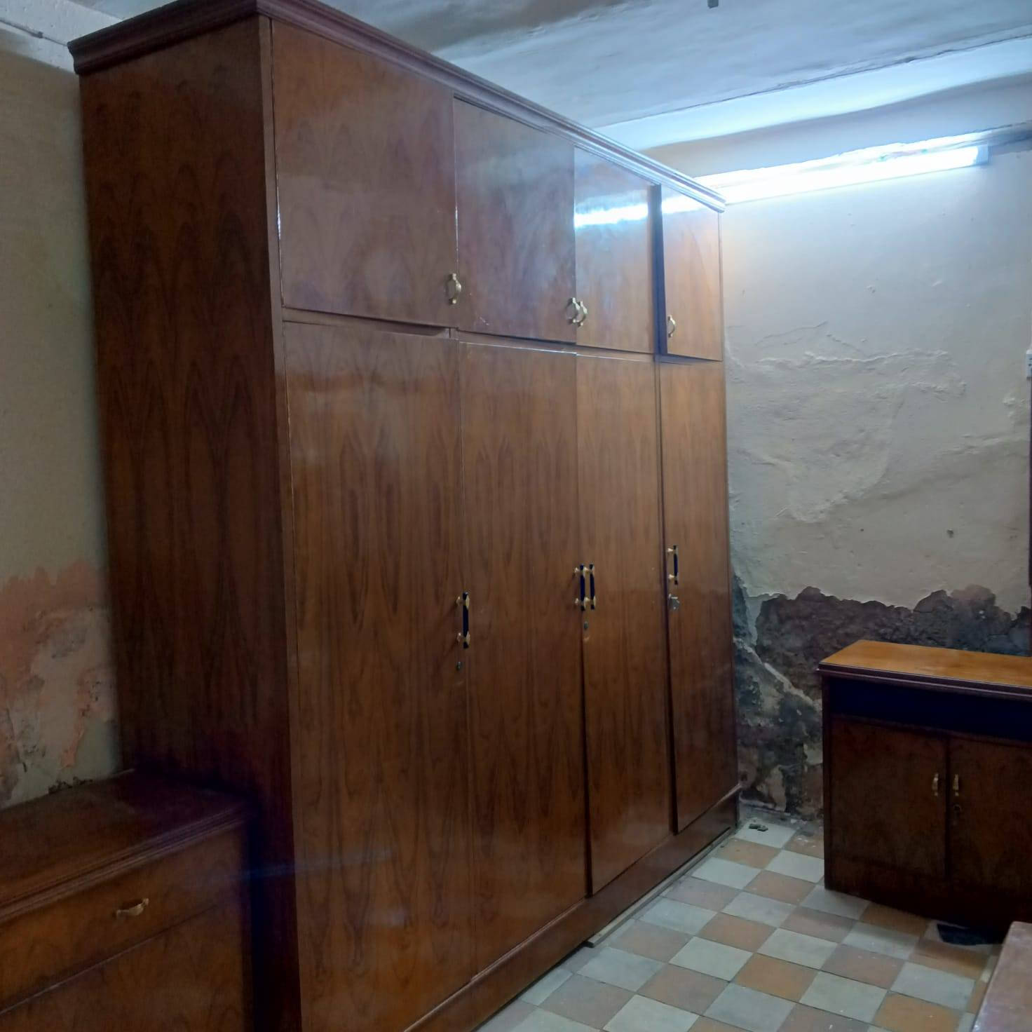 غرفه للبيع ٥٥٠وبيها مجال للتواصل على هذا الرقم***********
