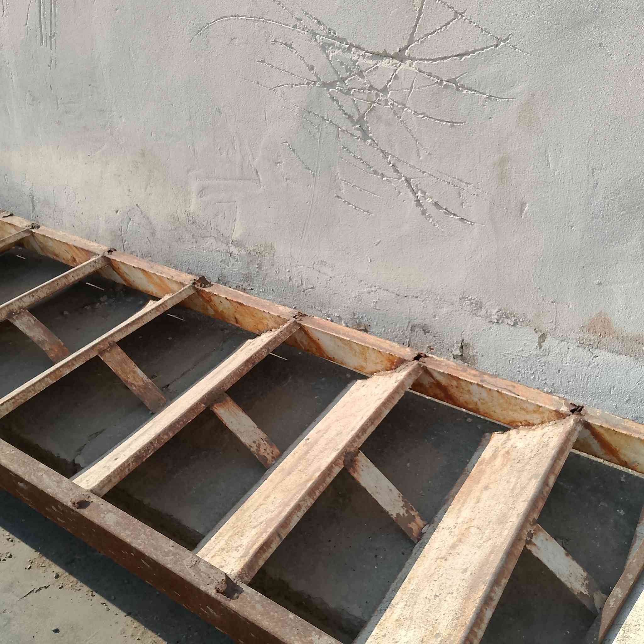 درج للبيع طول 4ونص متر
سعر 125مكاني التحرير 
***********
