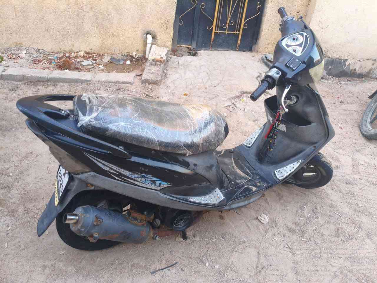 ماكس عدله للبيع بلاديه مبدل ولفات فقط شغاله سلف هندر الدراجه يرادلهه كلجات لان نهضتهه مو قويه ويرادلهه ترتيب للكفرات راخيات والكزوز مزروف السعر 425بيهه مجال مكاني البصره الجزيره الفيروزيه *********** البصرة, العراق
