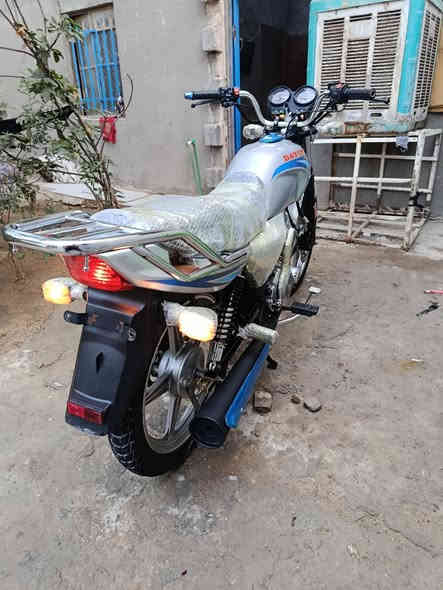 السلام عليكم دايون عضم موديل22 طالعه بل 23 دراجة جديدة برغي مامفتوح بيهة  رايدهة 1350 اوراق اصولي وصل معرض ثامر خلخال مكاني كربلاأ حولي مستشفئ الكفيل ***********
