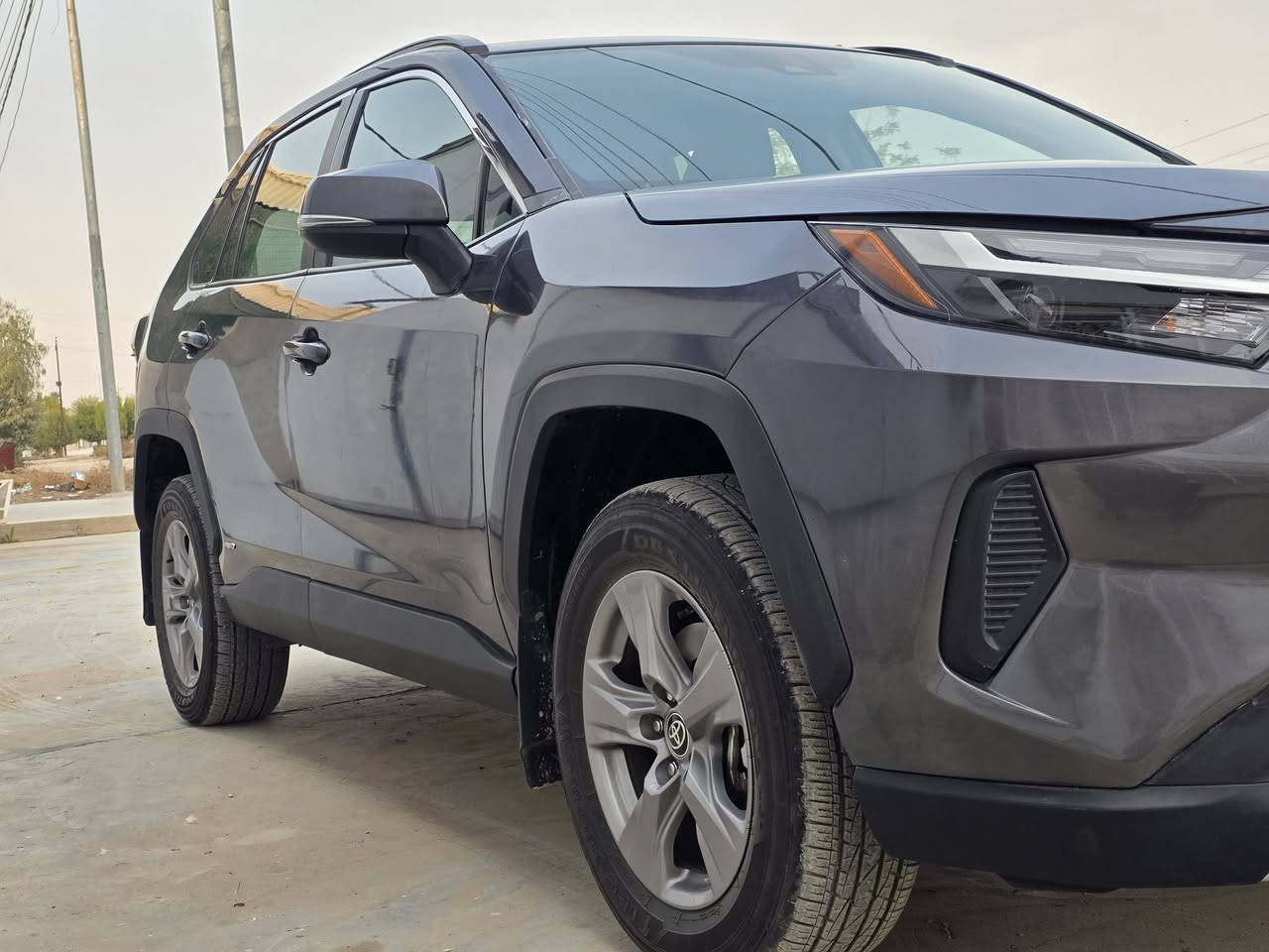 ﷽
اللهم صّلِ وسَلّمْ عَلۓِ نَبِيْنَا مُحَمد وال محمد
راف فور rav4 موديل 2024 فئة XLE هايبرد
عداد 13 الف مايل دخول جديد
السيارة بدون تبديل بدون صبغ بدون ايرباك كلشي بيها على وضع الشركة فقط بارد كلش قليل بالجاملغ الخلفي وبطرف باب الصندوق حتة غاز التبريد على وضع الشركة
مواصفات عالية
 بصمة تشغيل وباب وصندوق 
سايد بريك بصمة
كرسي كهربائي
رادارات امامي وخلفي وجانبي
مثبت سرعة وتحديد مسار وقيادة ذاتية
اوتو هولد لوتو بريك
تبريد قطعتين مناخ منفصل
وباقي المواصفات المعروفة
رقم فحص مؤقت تترقم باسم المشتري مجاننا
صور الحادث ورقم الشاصي منشورة للتاكد
مكان السيارة المسيب والسعر مناسب مال بيع علق اي تعليق يجيك على الخاص
تفاصيل اكثر  ***********
