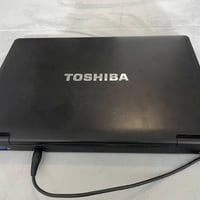 مرخصت الادمن لابتوب TOSHIBA شغال وياها ملحقات  تجيك كامله اريدها مراوس...