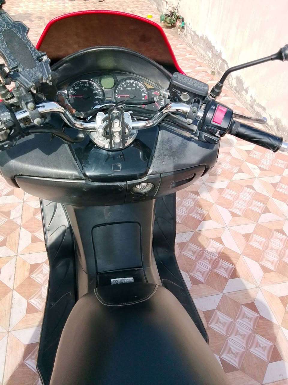 السلام عليكم
درجة فورزة 0 8 
مكفولة كفال عامة 
3 انضمة قيادة
1 سبورت 
2 كير 
3 اوتماتيك 
لايت زنون 
استان حساس 
بنزين محسن 
دهن اموزيل 
الدرجة على وضع الشركة 
بدون صبغ 
بدون زلغ 
بدون تكحيل 
والمكان ديالى بعقوبة 
والسعر 🔥 1300 وبيها مجال 
الرقم ***********
