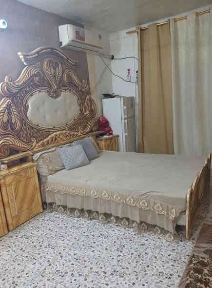 السلام عليكم بسبب الوعود الكاذبة تم تنشر الغرفة من جديد غرفة عراقية النظافة خير من الله السعر ٦٠٠ وبيهة مجال شي بسيط  ***********
