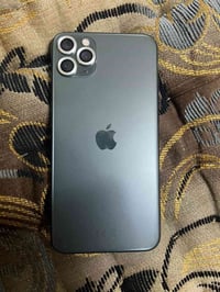 آيفون ١١ برو ماكس • ٦٤ • بطارية ٧٦%