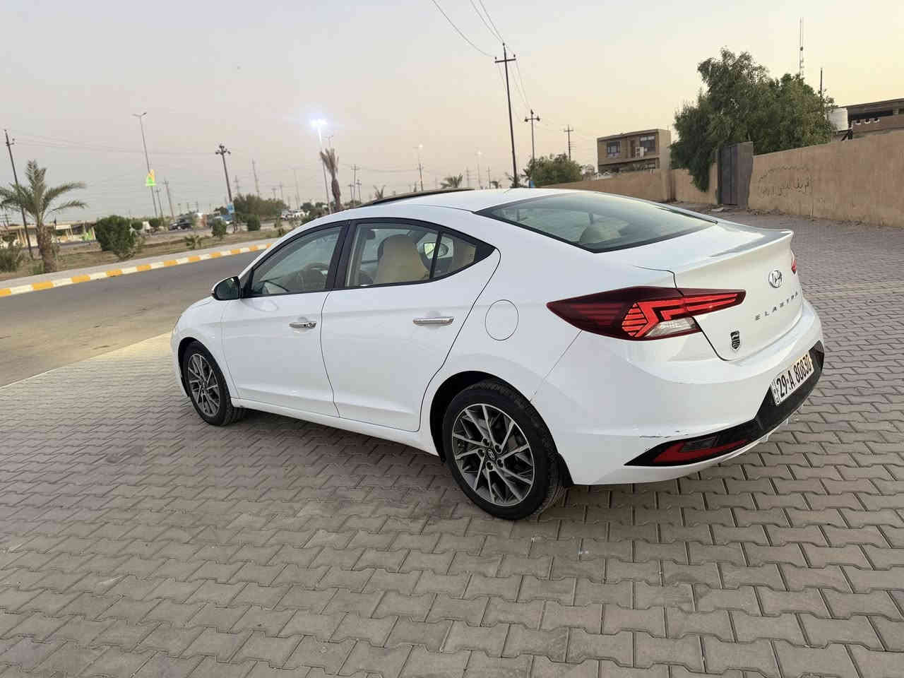 السلام عليكم النترا  مديل 19 خليجي 
رقم واسط دولي بسمي سنويه لا 30    السياره فول مواصفات 
مكينه 2000 دوش سياره جاهزء    سعر 148 
عنوان واسط.   السياره بيه جاملق وبنيد. صبغ والباقي مكفول 
***********
***********
