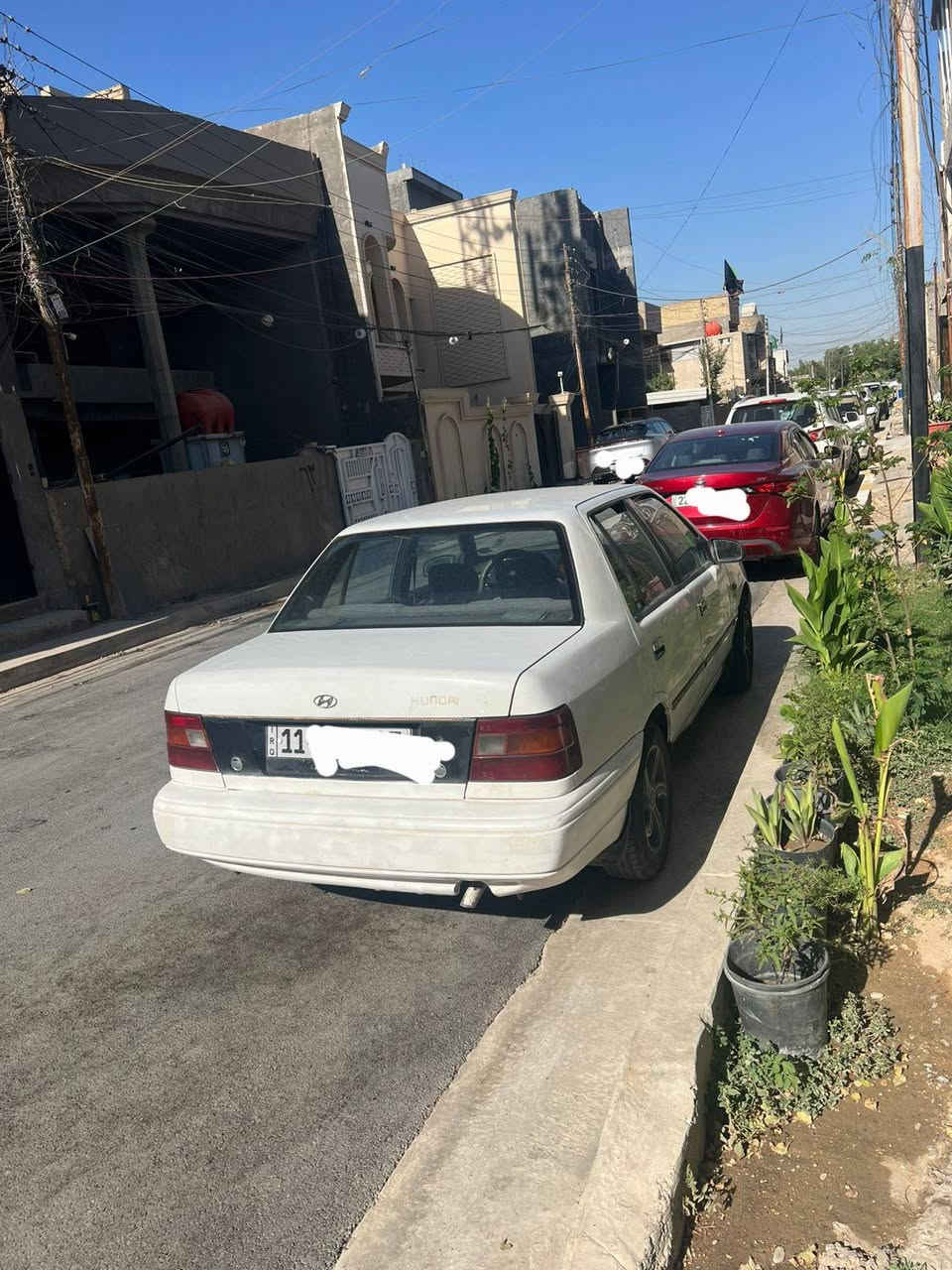 للبيع هيونداي أكسيل لون أبيض 1994 كير اوتوماتيك 
رقم بغداد هزه  وسنويه شهر 2 بأسمي
🚗 السيارة شغالة وتمشي بصورة طبيعية. 
✅ المحرك بحالة جيدة.
 ✅ الهيكل مرتب كما موضح بالصور. 
⚠️ المكيف لا يعمل (ما بيها تبريد). 
⚠️ الكير بيه صفنة ويحتاج فحص أو تصليح. 
📄 أوراقها كاملة وجاهزة للنقل.
سعرها 32 ورقه 
السعر مناسب ومراعي الملاحظات، وقابل للتفاوض بعد المعاينة.
للاستفسار التواصل على الرقم: ( ***********)
*********** واتساب 
المعاينة خير دليل، والله يبارك لصاحب النصيب
