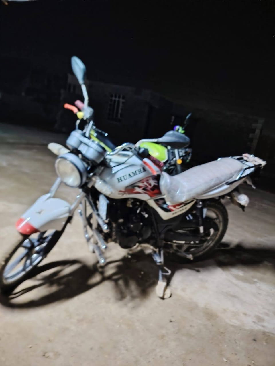 دراجه للبيع
دراجه نوع هيوشه
النضافه ٩٠٪؜
موديل 2013
محدثه موديل2020
أوراق كامله 
مكانها الرمادي الخمسه كيلو
للاستفسار الاتصال ع الرقم التالي
***********
