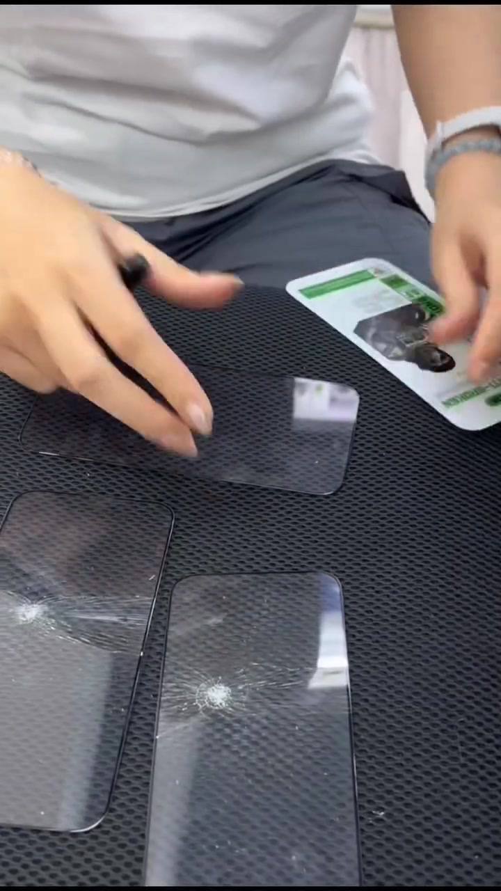 ⭐ King Kong 5S Clear Glass
💪 Glass edge Can accept 45kg pressure
🎯 Can pass 45g metal ball drop test with 1.8 meters
​welcome to order


**إذا كنت صاحب هذا الإعلان وتريد حذفه لأي سبب، رجاءا أرسل رسالة إلى الدعم الفني**