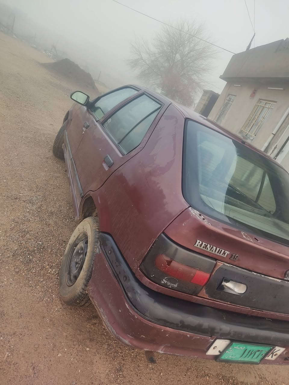 رينو حجم 19 موديل 93 محرك كير شرط قطرة صبغ ما بيها داخل نظيف فول بس يعوزها كابريته سيارة بلاديه كهربائيات وضع شركه ***********
