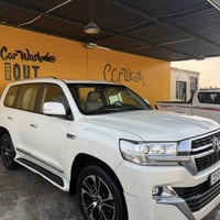 للبيع تيوتا لاندكروزر مديل 2021 GXR ساز ماشيه 92 الف كيلو متر رقم اربي...