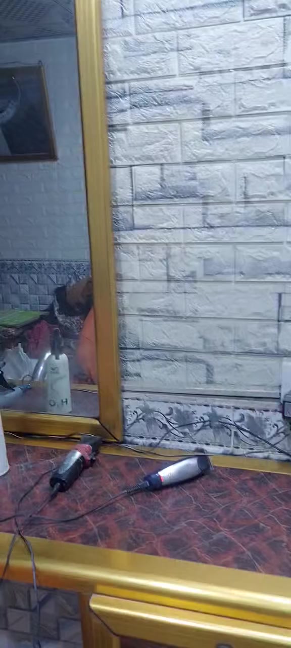 معرض حلاقه  مع نرايات عدد ٤ امامي وخلفي مع كرسي حلاقه مع صيدليه مع سكوتر اصيل بس يحتاج بطاريه .. كهلن ب٤٠٠ الف وبيهن مجال قليل تواصل ع الفيس


**إذا كنت صاحب هذا الإعلان وتريد حذفه لأي سبب، رجاءا أرسل رسالة إلى الدعم الفني**