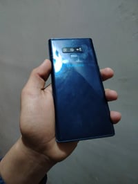 اخوان سامسونك نوت ٩ لون ازرق الجهاز كله شغال فول ومكفول  فقط الظهر بي ...