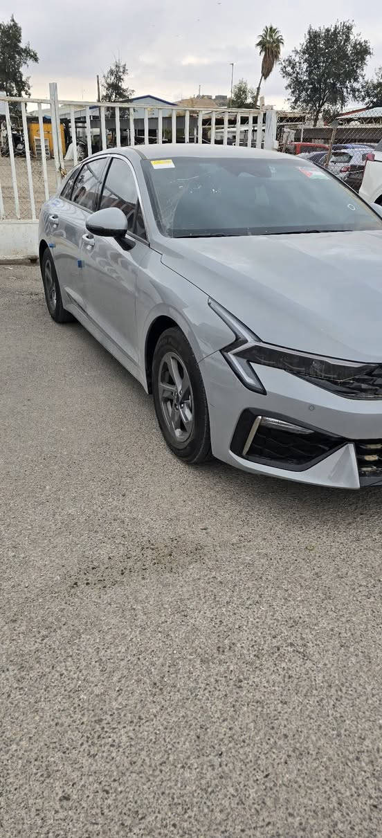 متوفر مجوعة سيارات غاز وبانزين .كرنفال بانزين ابيض فتحات.كرنفال اسود ٢٥ بانزين.كيا بنكو غاز.K8 شكل جديد K8 شكل قديم.K5 .كيا بنكو غاز كير عادي .العنده كتاب شهداء يتواصل مع المعرض ***********
