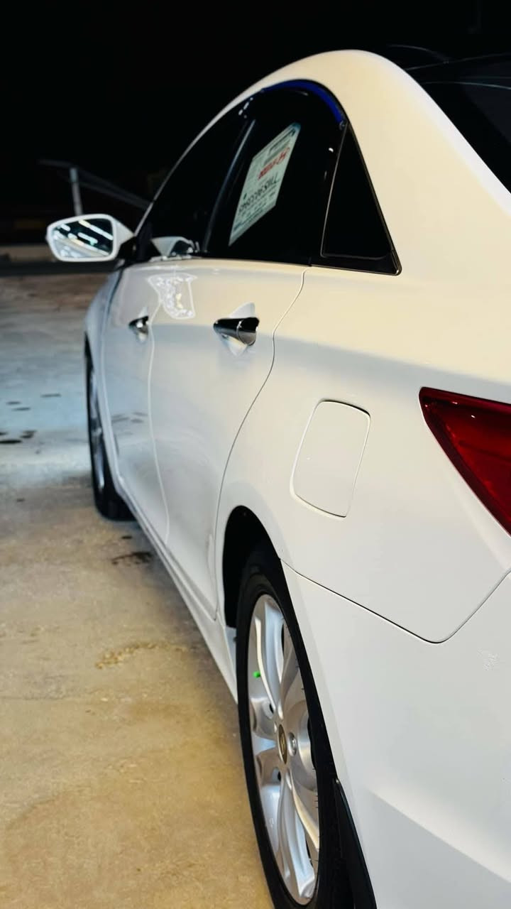 هيونداي سوناتا خليجي للبيع
سياره كفاله عامه 2011

السيارة نظيفة ومهتم بيها، استخدام شخصي

المواصفات :1/1

محرك 2400

مري شفط 

شاره بلمري 

تحكم مقود 

شاشه بلوتوث AUX / USB

كشن السايق كهربائي 

تبريد قطعتين 

بك لايت لد 

نظام ABS

نظام ايكو الاقتصادي 

اني مكلف بل نشر رجان الحد يطب خاص
والسعر يم صاحب سياره اتصل عليه ويطيك السعر
*********** رقم صاحب سياره
