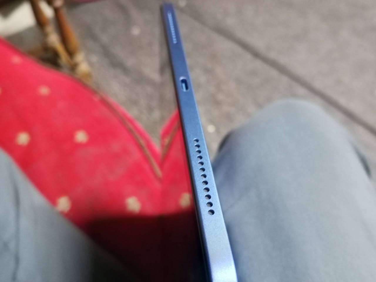 ايباد 11 a16 بطاريه 100 دورات الشحن50 ذاكره128 كامله ملحقات ***********
