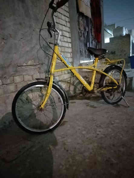 بايسكل تكسي اصفر سعره ٤٠ الف وبي مجال كامل مابي نقص العنوان بغداد شهداء العبيدي الثالثه ***********
