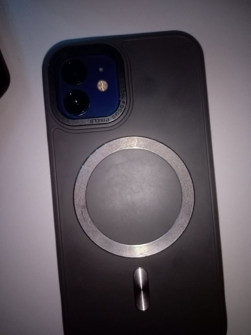 ايفون 12 العادي ذاكرة 256 مبدل بس بطارية وكل شي شغال فيس ايدي شغال بس بي خلل بالمايك مال اتصال بس من تفتح سبيكر يشتغل ومن تلبس سماعه هم يشتغل السعر 280 وبي مجال بسيط مكاني بغداد الشعب 
***********
