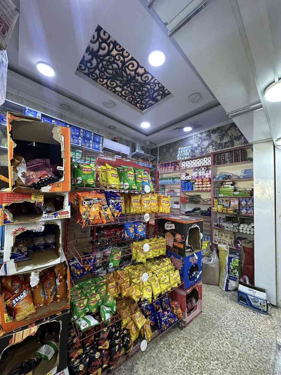 سلام عليكم سنتر في الجبيله فري ماركت مقابيل شارع السايلو ع شارع العام سنتر مرتب يحتوي ع 10 عارضات و6 مجمدات و2 عارضه ببسي و1 عارضه كولا وعارضه ليز وعارضه نايس سنتر كلش حلو ومنطقه راقيه السنتر سبب البيع  عدم التفرغ للسنتر دخله ب يوم كلش مرتب وحلو ابيعلك سلعه وموقع المحل ايجار   فقط السلعه داخله للبيع للاستفسار *********** متواجد واتساب وع شريحه داخل الفيس ممتواجد سعر 70 وقابل للتفاوض
