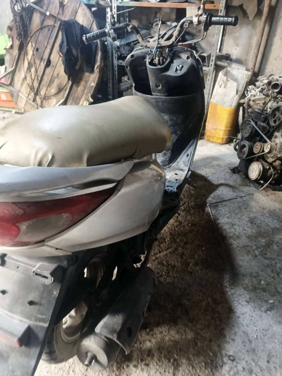 سلام عليكم شباب بريز درجه بيه لاستيك ولف دراجه حلوه مكيته شلعه معدل نقص لحيه مكسورة ول مازده وعداد صوته ناعم مكاني شهداء البياع سعره ٣٥٠بيه مجال ***********
