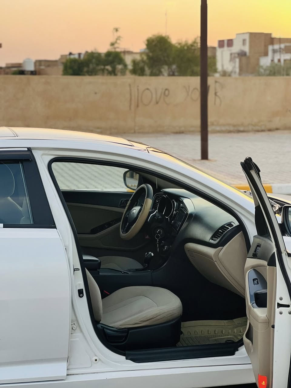 للبيع كيا اوبتما 2011 خليجي رقم بغداد فول مواصفات عدا البصمة مكينة وكير ممفتوحات على وضع الشركة السيارة جاهزة 100‎%‎ حدادية تخم تاير تبريد قطعتين ثلج السيارة بيهة قطعتين رش بدون دواخل 
المكان واسط السعر 112 وبيهة مجال
للاستفسار *********** / ***********
