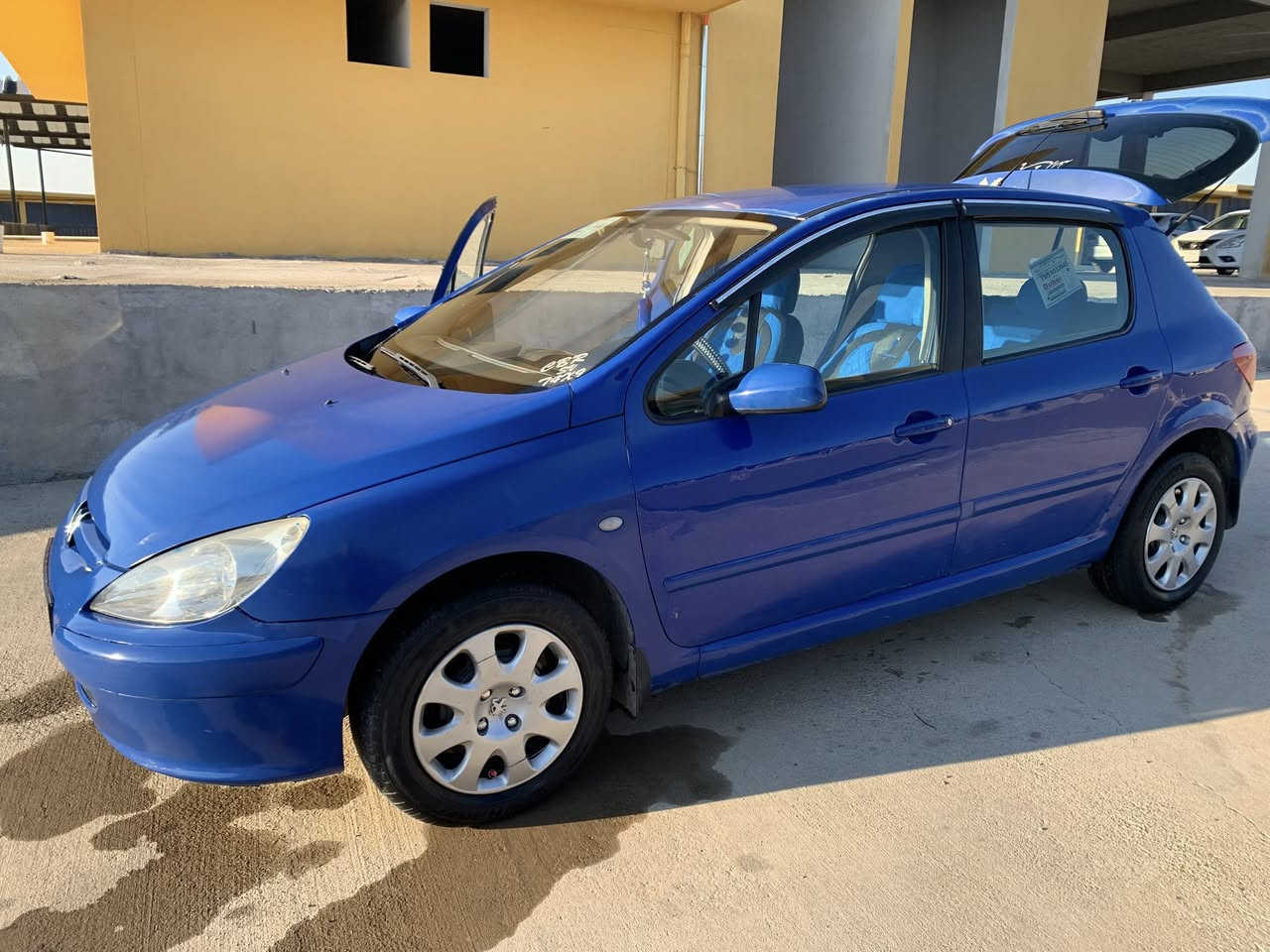 بيجو موديل 2005
قولوپين و برين ب شه رت 
3 قتعين سبغي تيدا به غه 
سعر 45 و مه جال 
رقه م ***********
