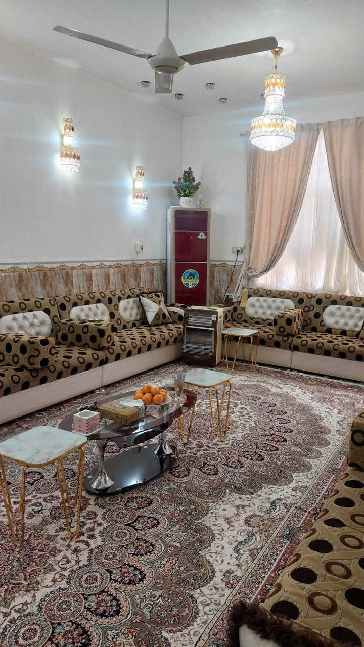 200م للبيع حي المتنبي طابو صرف منطقة 320 على ساحة (متنزه)  بناء حديث طابقين  خمس غرف نوم وصالة عدد 2 وصحيات 3 مكشوفة عدد 2 واستقبال ومطبخ حار وبارد 460 مليون مع مجال قليل للاستفسار ***********
