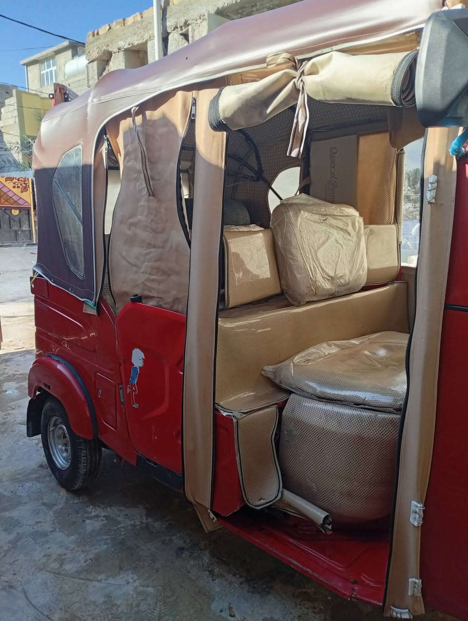 السلام عليكم تكتك للبيع موديل واحد وعشرين نظيفه فول رقم انكليزي بعقوبه السعر7و400وبيهه مجال المفرق الاتصال على الرقم ***********
