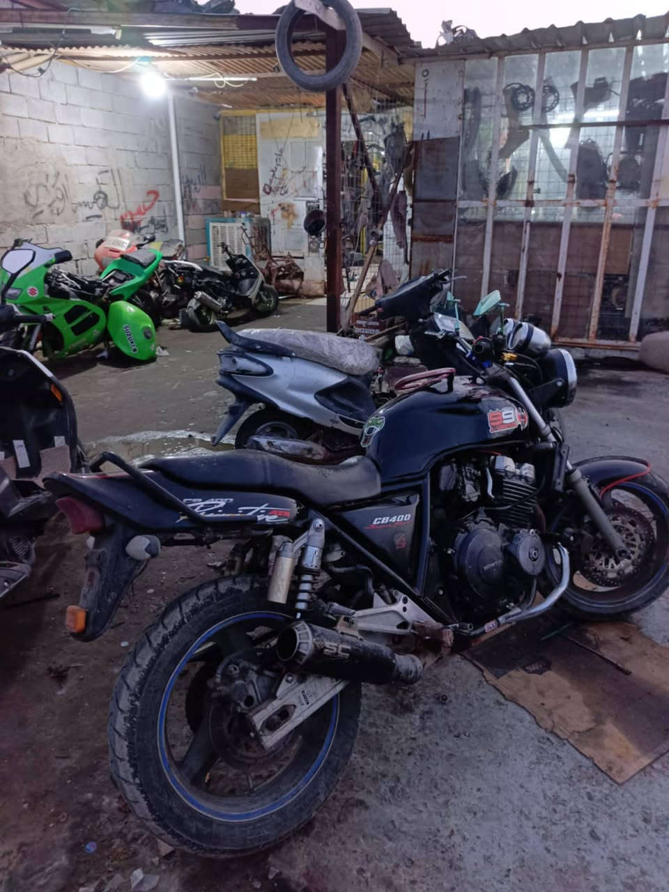 سيبي فور جيل اول400  16ولف مكفوله كفاله مبدل بيه بس رنكات تايرات جدد شلعه ومعدل تعبر ال 180
1500
***********
